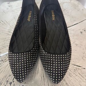 BAMBOO Black Pointed-Toe Studded Flats